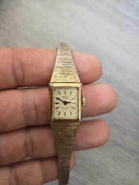 Vintage Cardinal hand-wound watch, equipped with a 17-jewel mechanical
